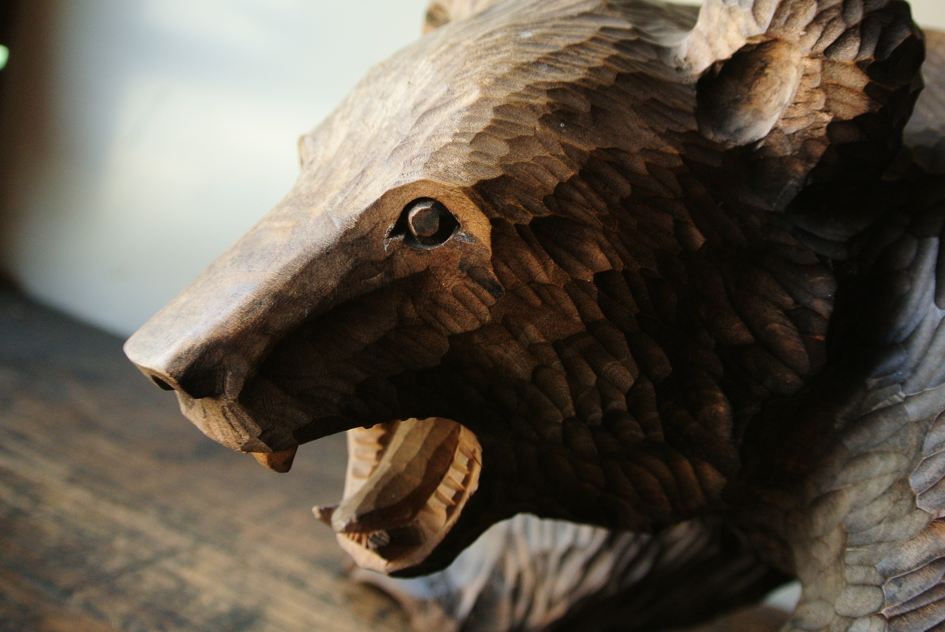 空知武 作 「這い熊」木彫り熊 - アンティーク雑貨・古道具の札幌